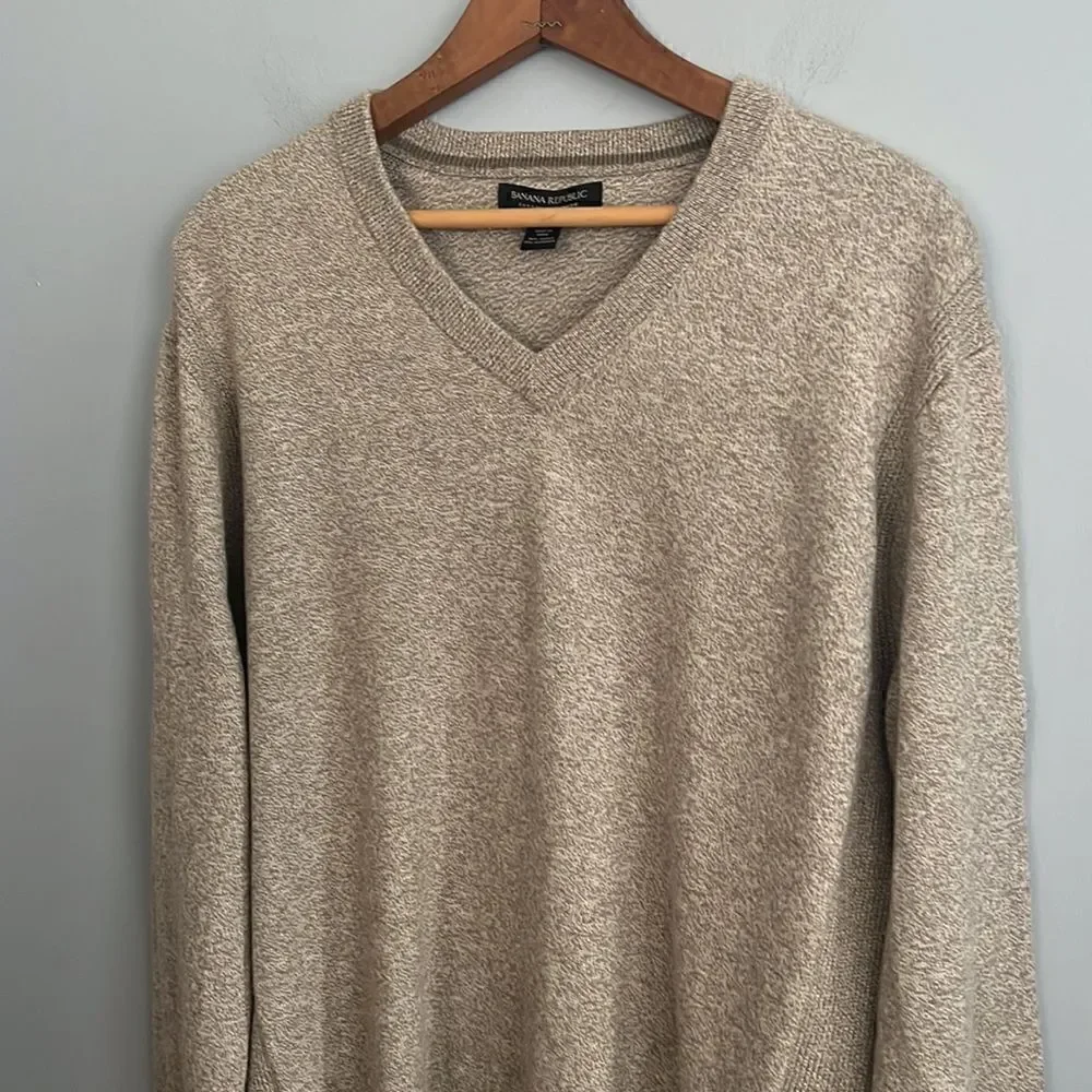 Banana Republic Men’s v neck cashmere blend tan sweater